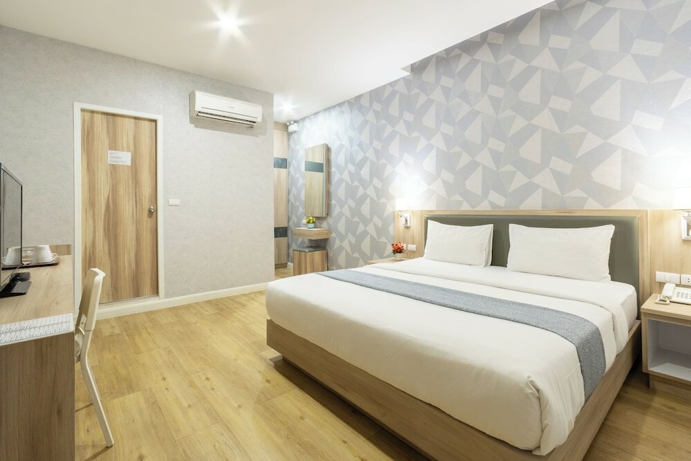 Фото Leela Orchid Hotel