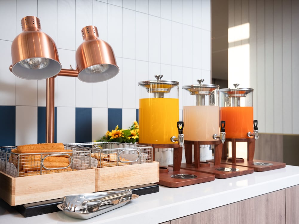 Фото Holiday Inn Express Shenzhen Futian Center