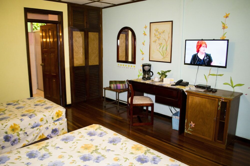 Фото Lands in Love Hotel