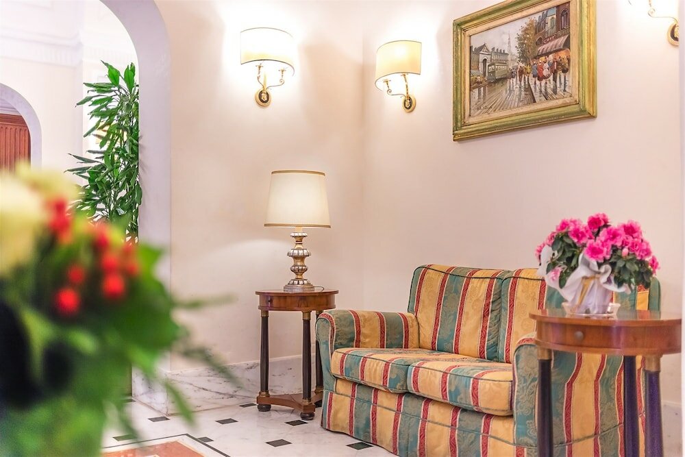 Фото Raeli Hotel Lux