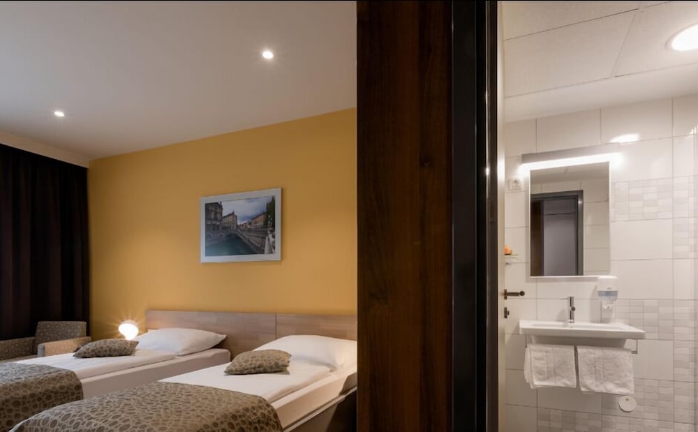 Фото Hotel Florjanckov Hram