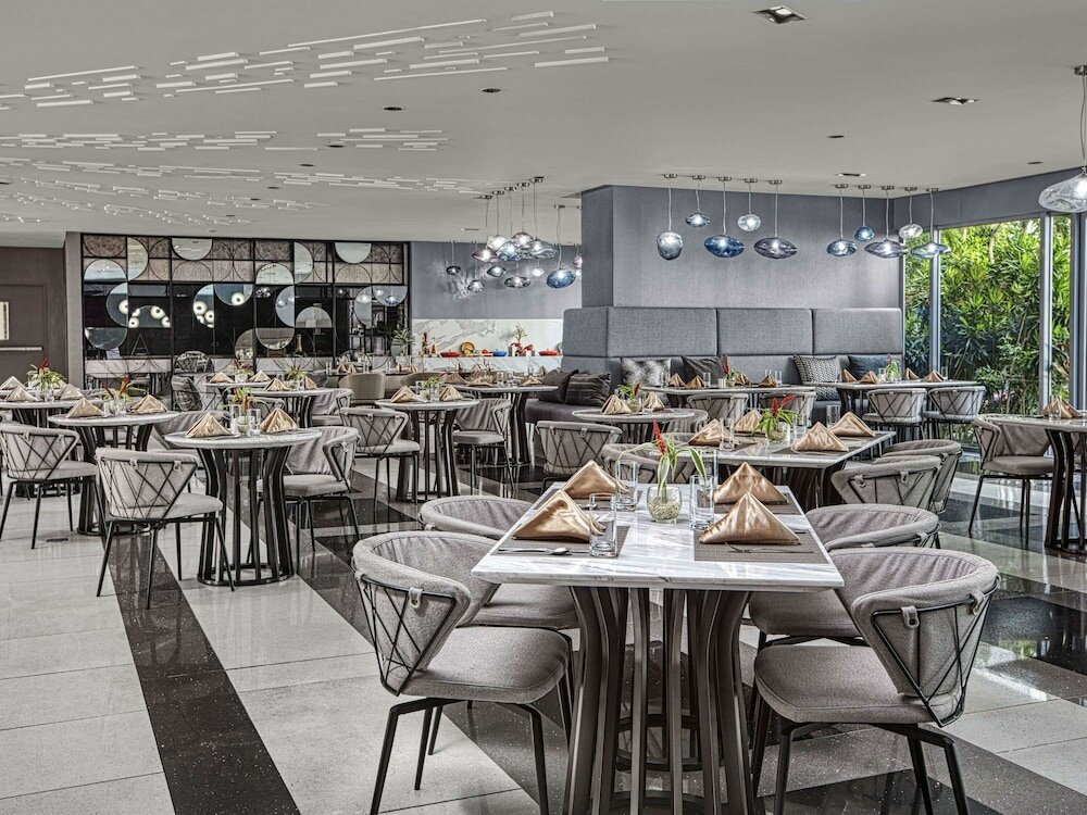 Фото Novotel Suites Manila at Acqua