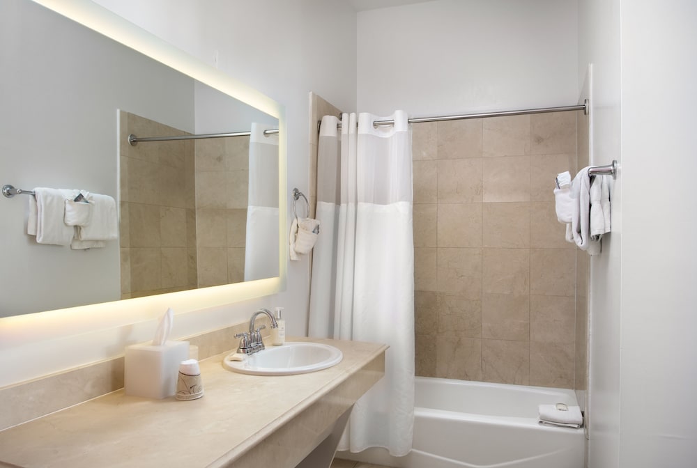 Фото Paradise Inn Key West - Adults Only