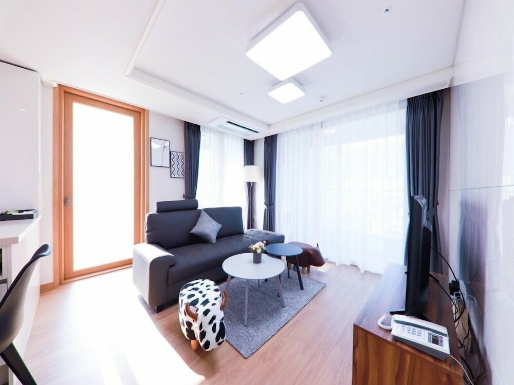 Фото Leeinstay Hotel