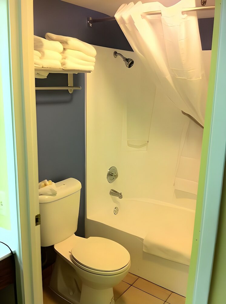 Фото Days Inn by Wyndham Gilroy