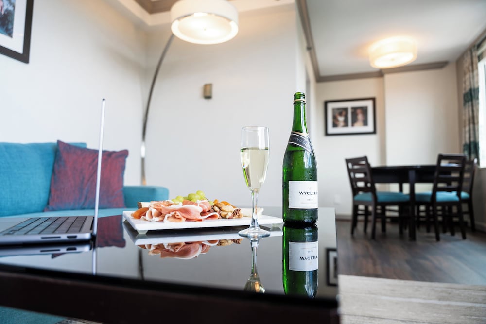 Фото The River Inn