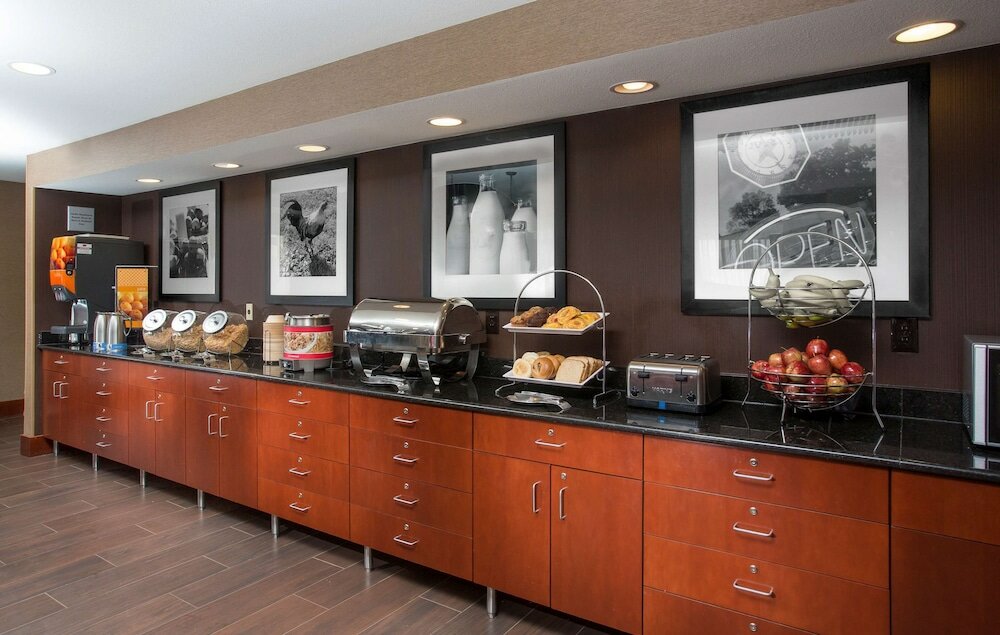 Фото Hampton Inn St. Joseph