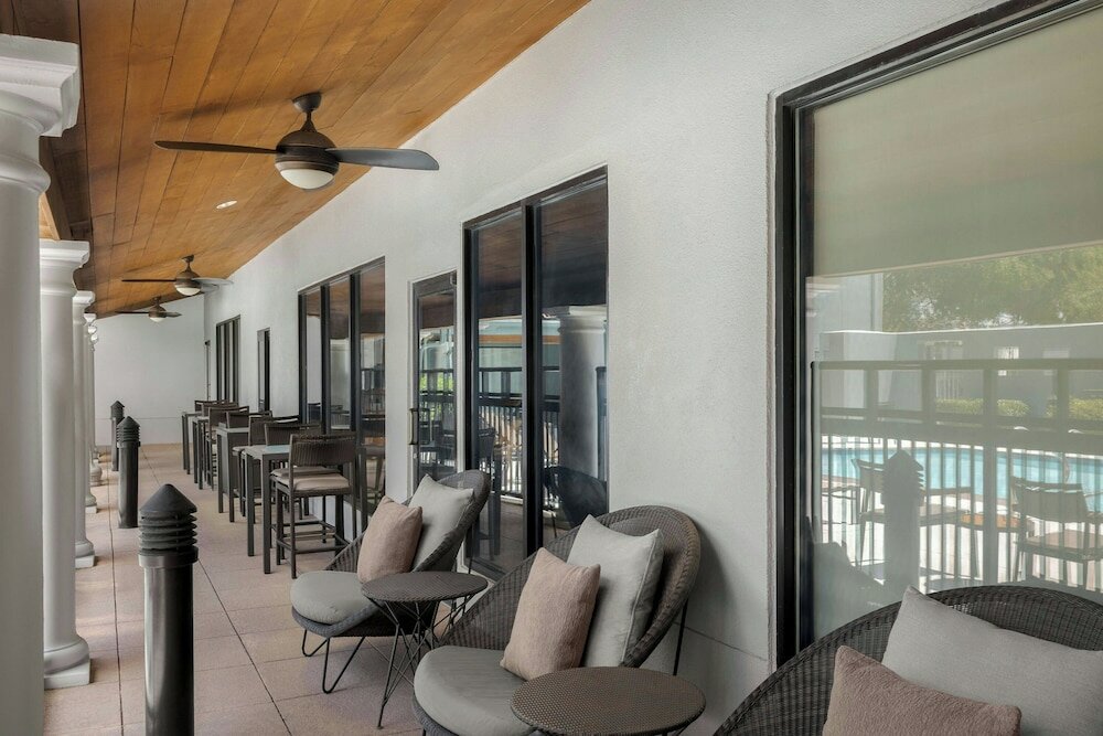 Фото Courtyard by Marriott Houston Rice University