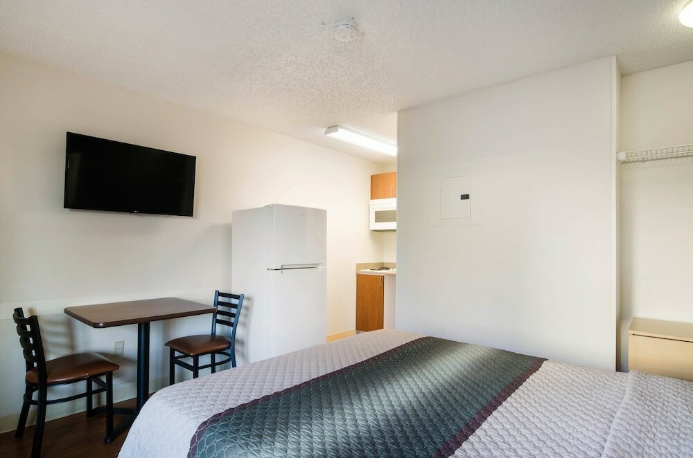 Фото HomeTowne Studios by Red Roof Denver - Thornton