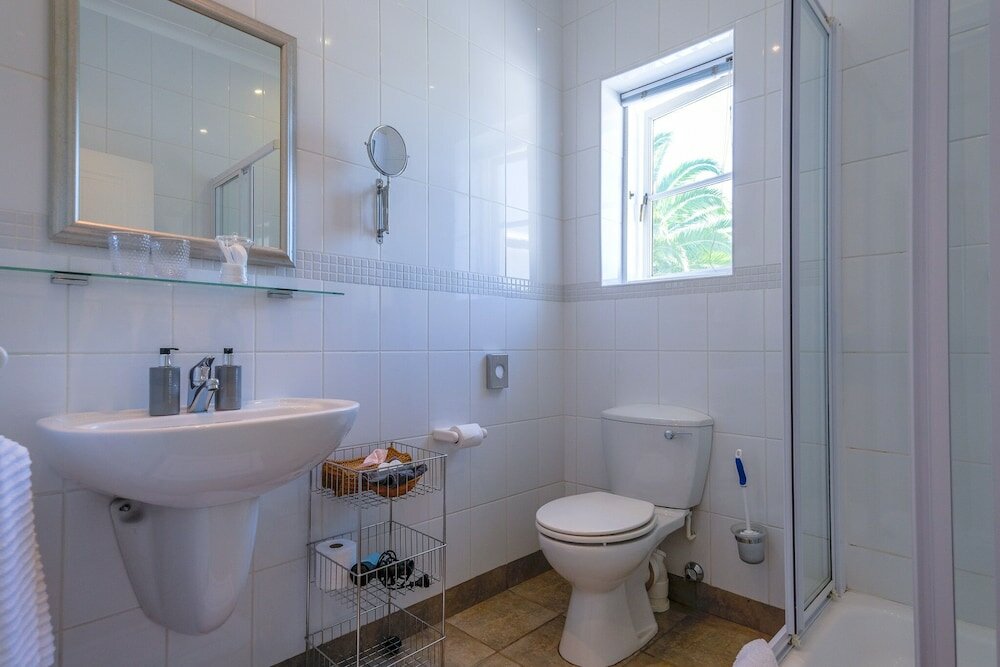 Фото No. 10 Caledon Street Guest House