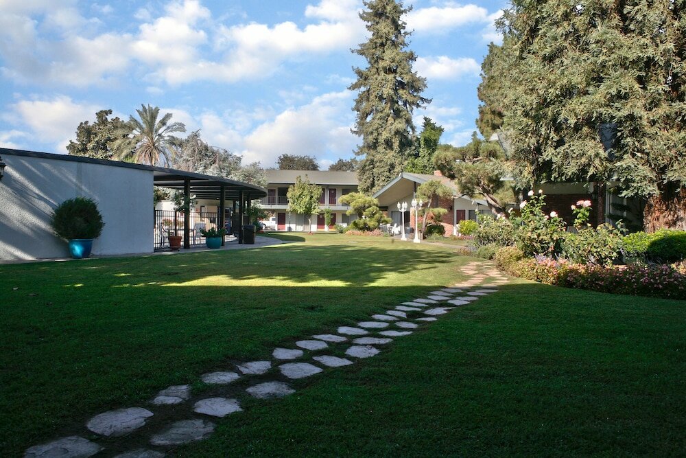 Фото Lamp Liter Inn