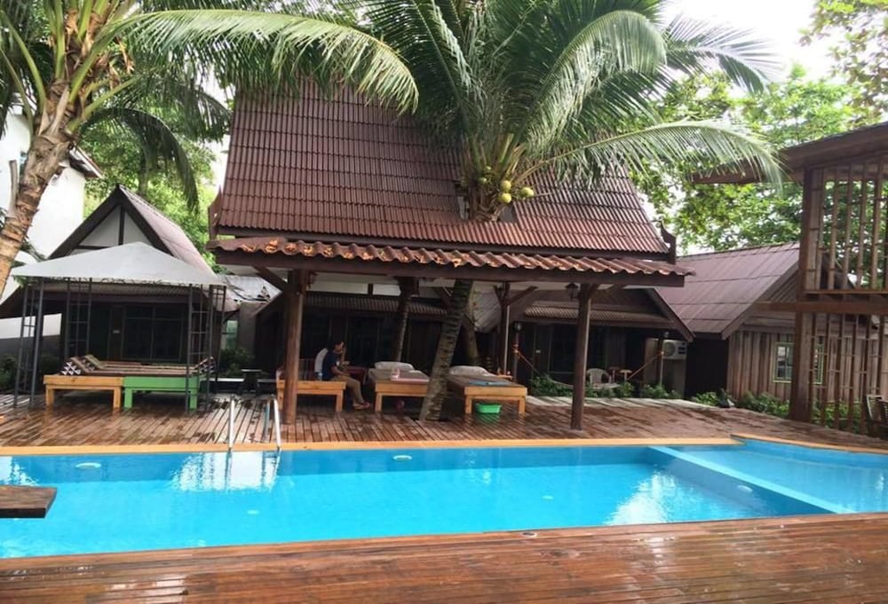 Фото Apple Beachfront Resort