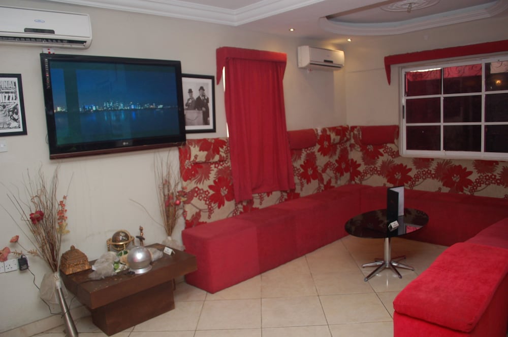 Фото Dcove Hotel & Suites