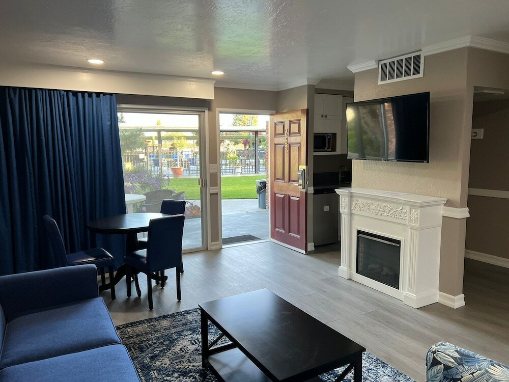 Фото Lamp Liter Inn