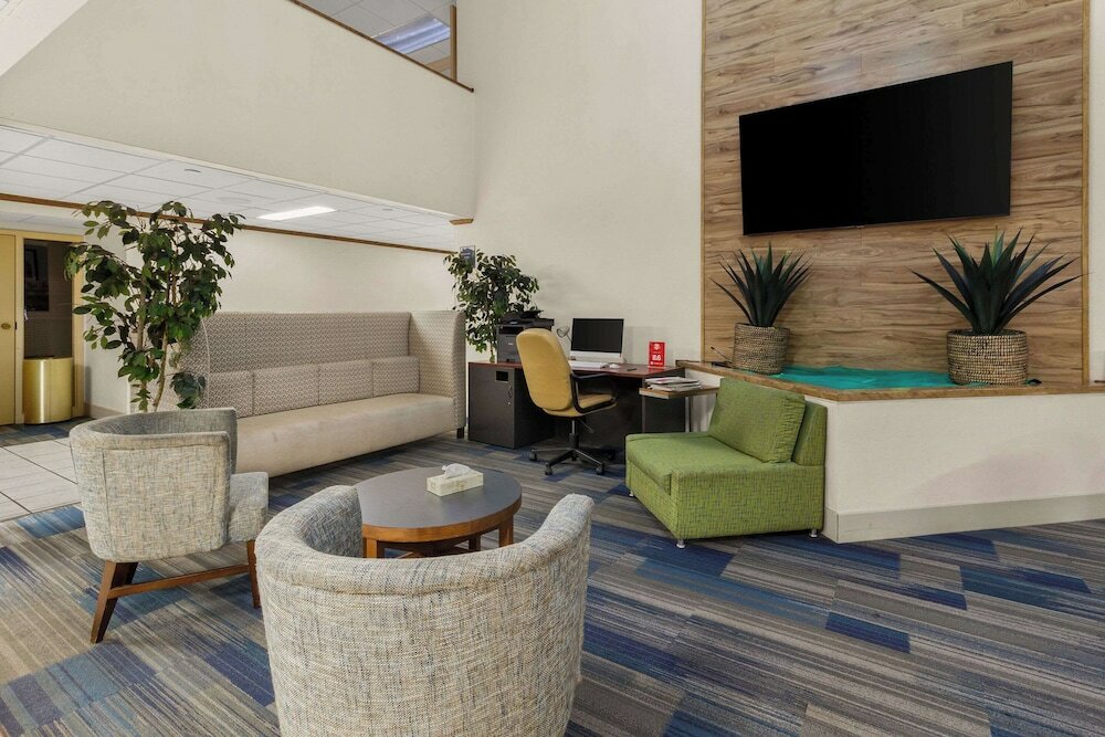 Фото Quality Inn & Suites