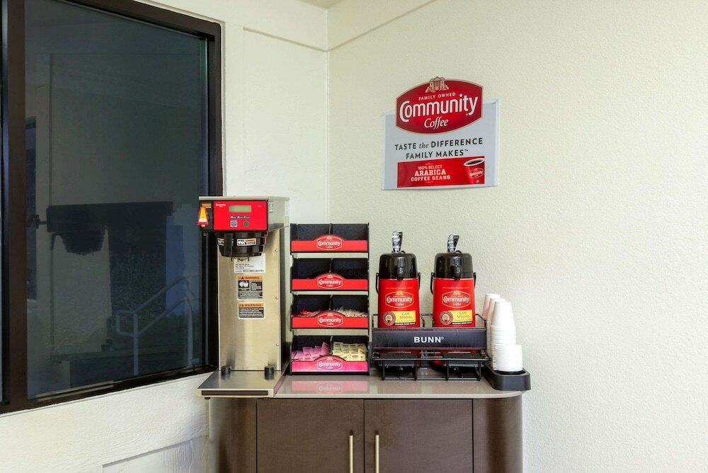 Фото Travelodge by Wyndham Essington Philadelphia Airport