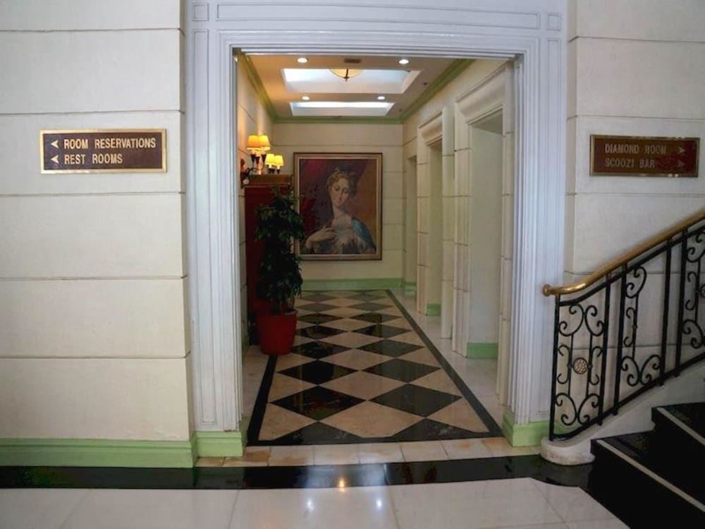 Фото Tiara Oriental Hotel