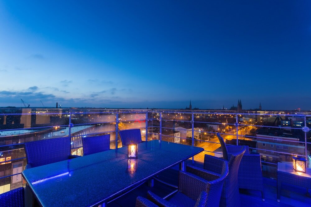 Фото Hotel Vier Jahreszeiten Lübeck