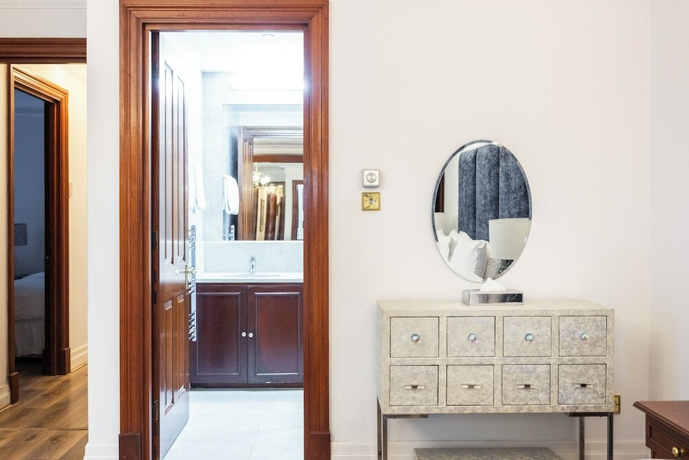 Фото Carlton Court - Mayfair