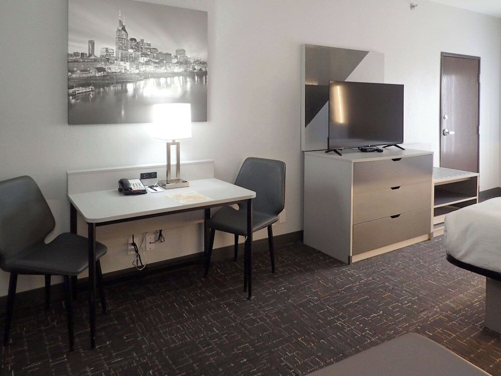 Фото Brentwood Suites