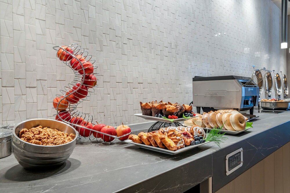 Фото Sheraton Suites Wilmington Downtown