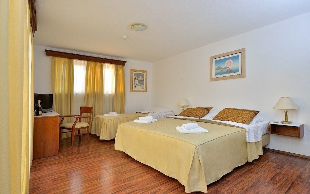 Фото Hotel ZaDaR