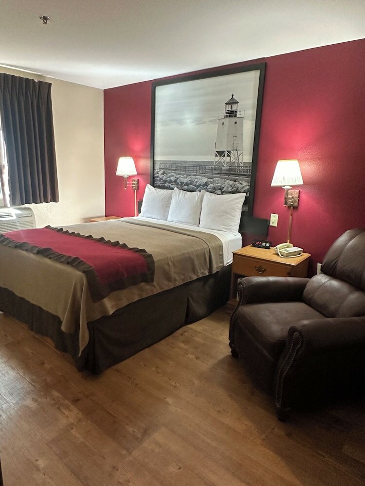 Фото Super 8 by Wyndham West Branch