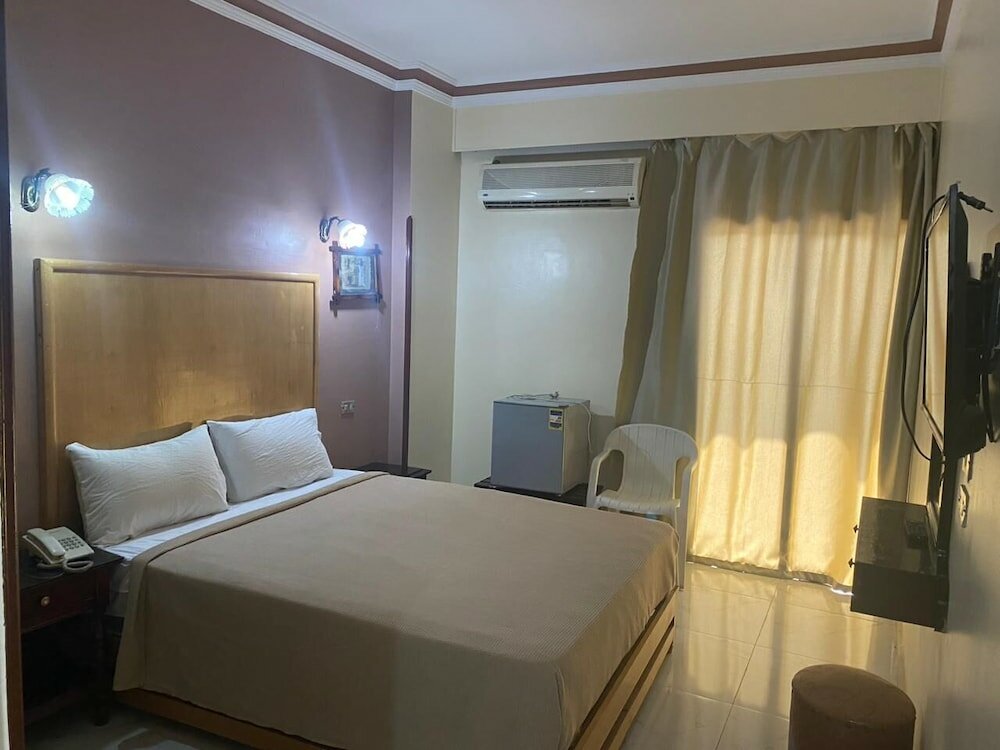 Фото Shady Hotel