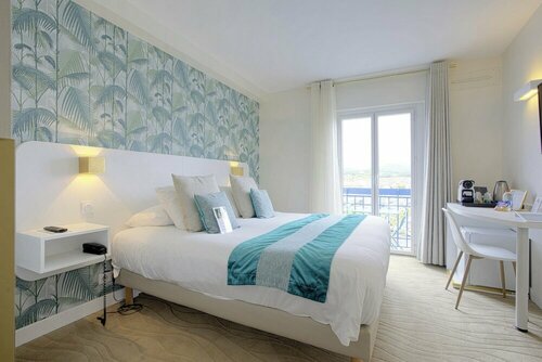 Внешний вид отеля Hotel Le Relais Saint-Jacques в Сен-Жан-де-Люзе, фото 5