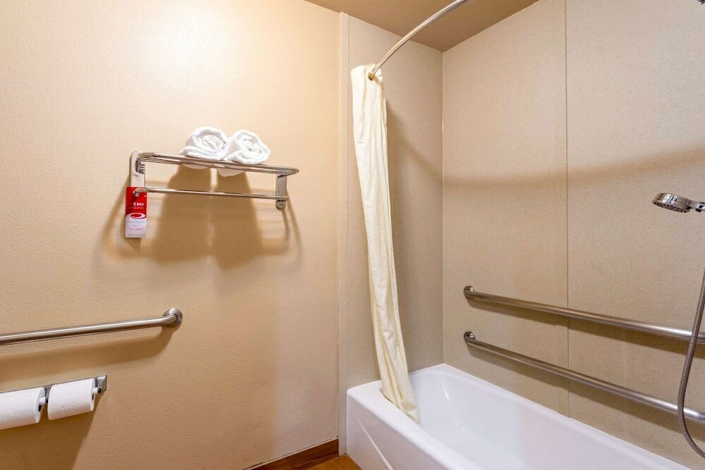 Фото Econo Lodge Inn & Suites Escondido Downtown