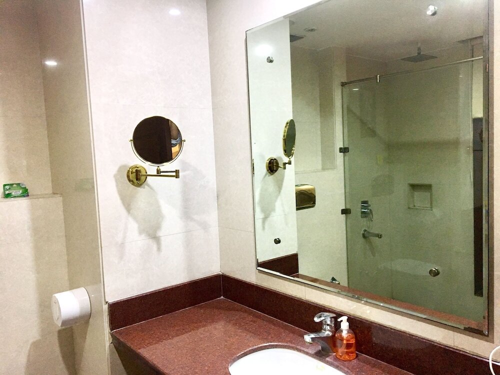 Фото Leela Grande Hotel