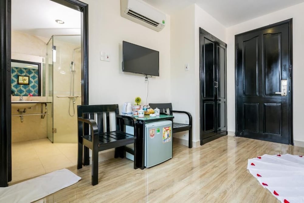 Фото La Maison Da Nang Beach