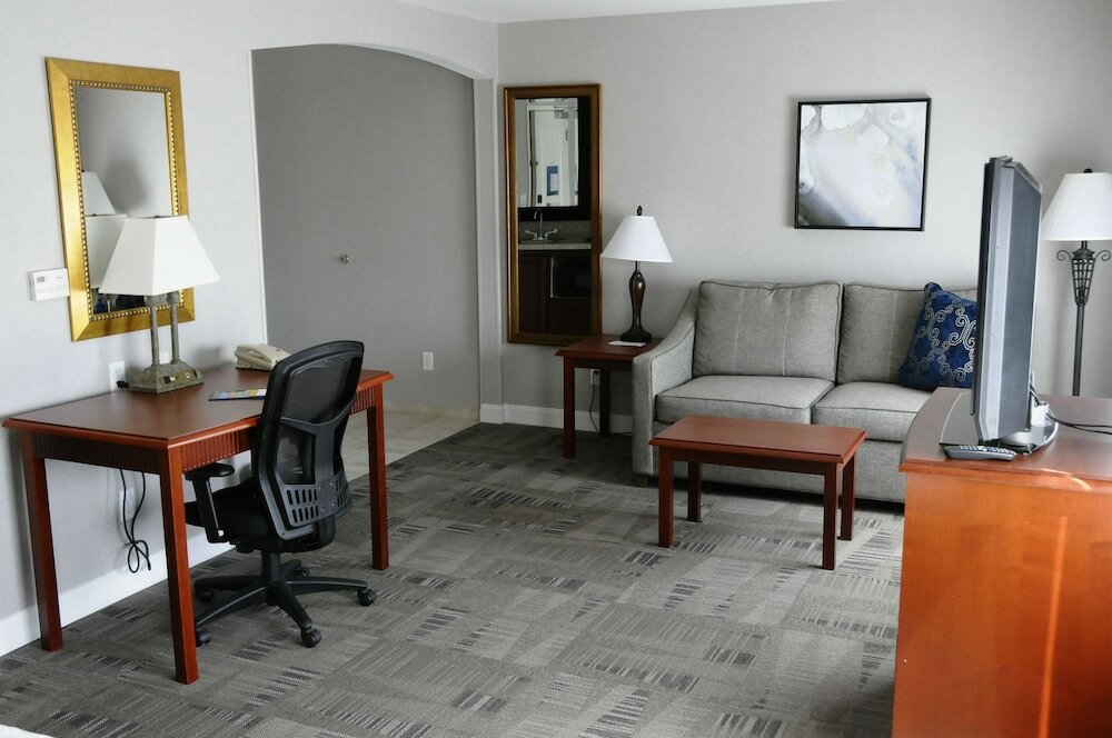 Фото Hampton Inn & Suites Redding