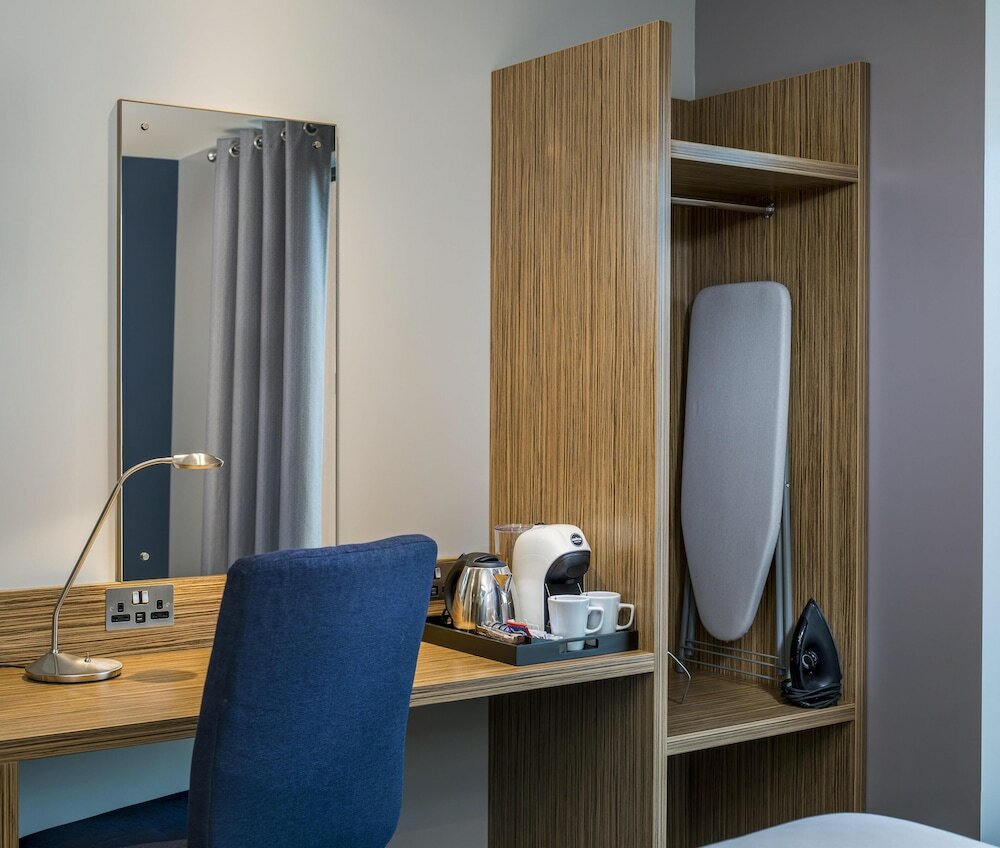 Фото Travelodge London Central City Road Hotel