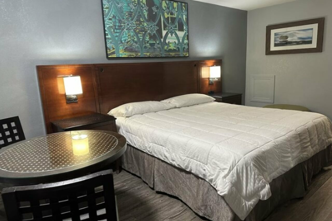 Фото Courtland Inn Motel