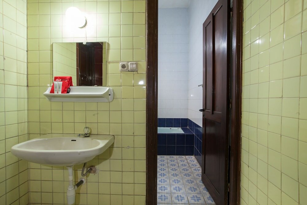 Фото RedDoorz near Balai Kota Malang