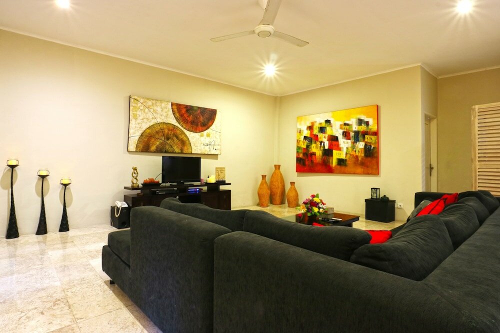 Фото Bali Mystique Hotel and Apartments