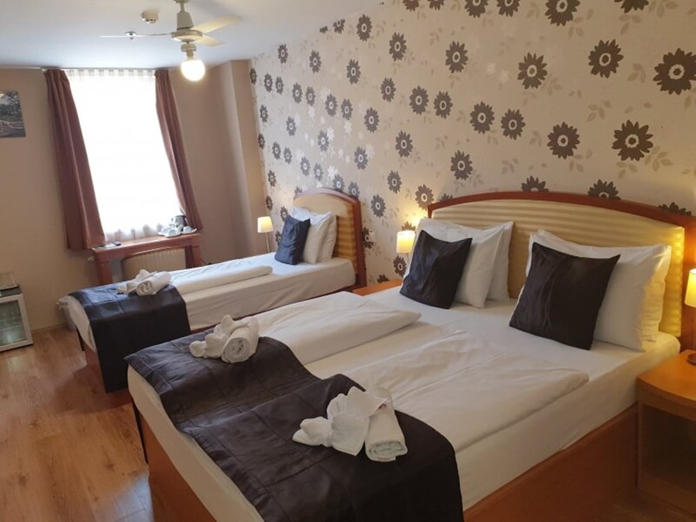 Фото Six Inn Hotel