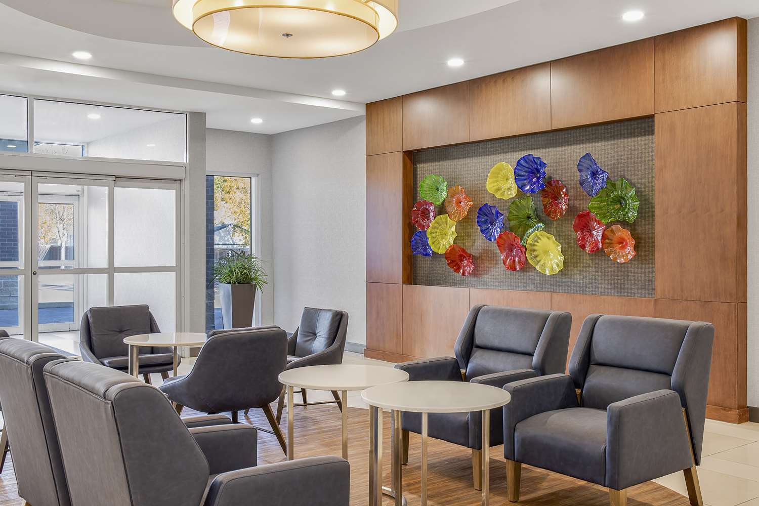 Фото Homewood Suites by Hilton Winnipeg Airport Polo Park MB