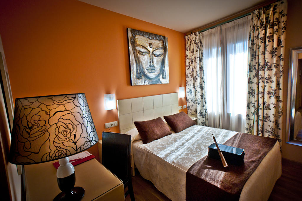 Фото Hotel Condes de Castilla