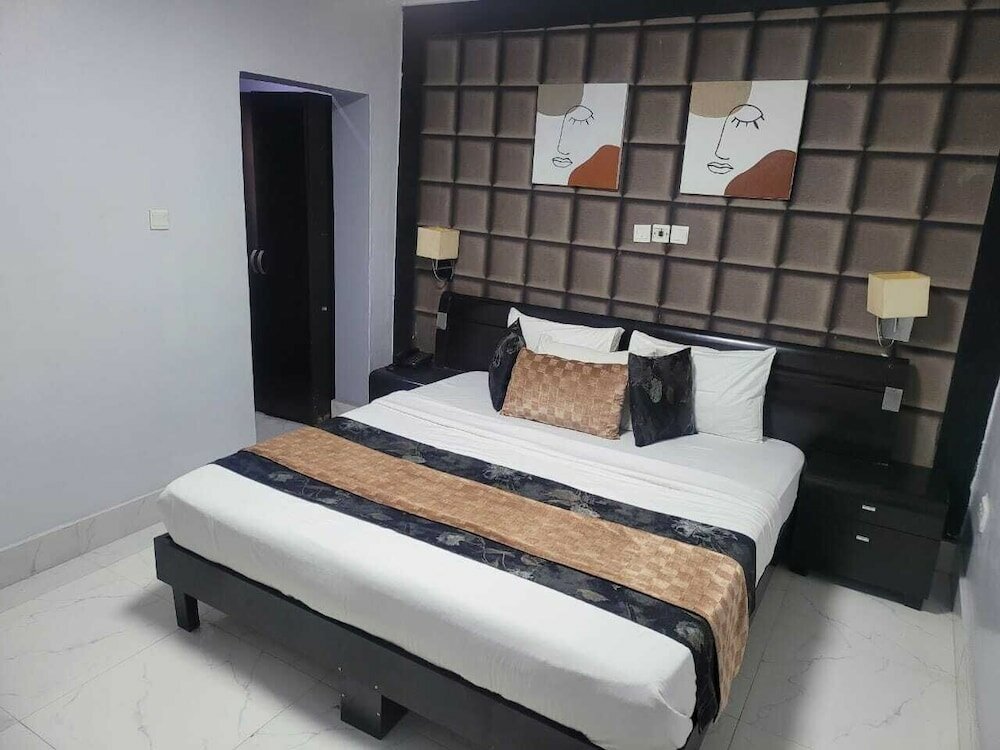 Фото Newland Luxury Apartments