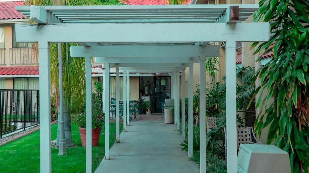 Фото Motel 6 Anaheim Hills