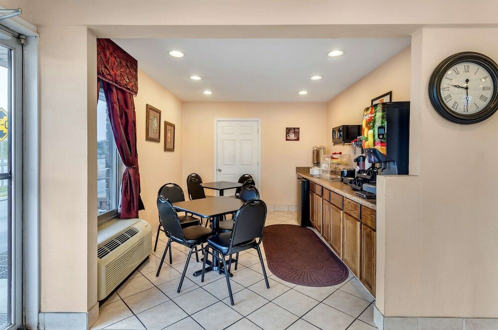 Фото Econo Lodge Civic Center