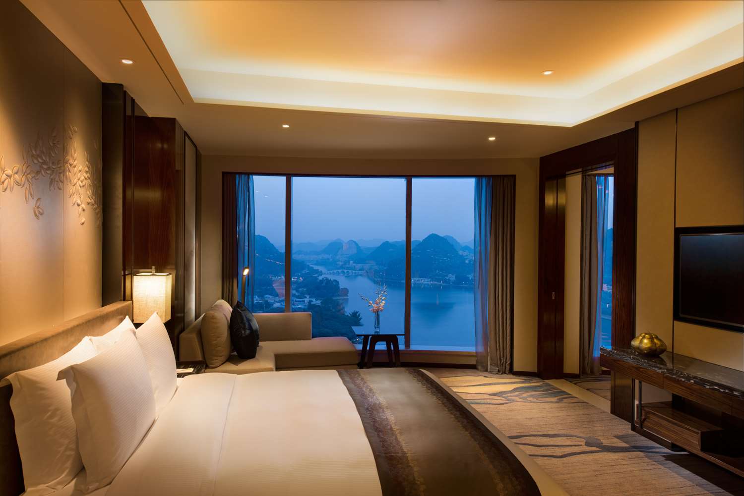 Фото DoubleTree by Hilton Hotel Anshun