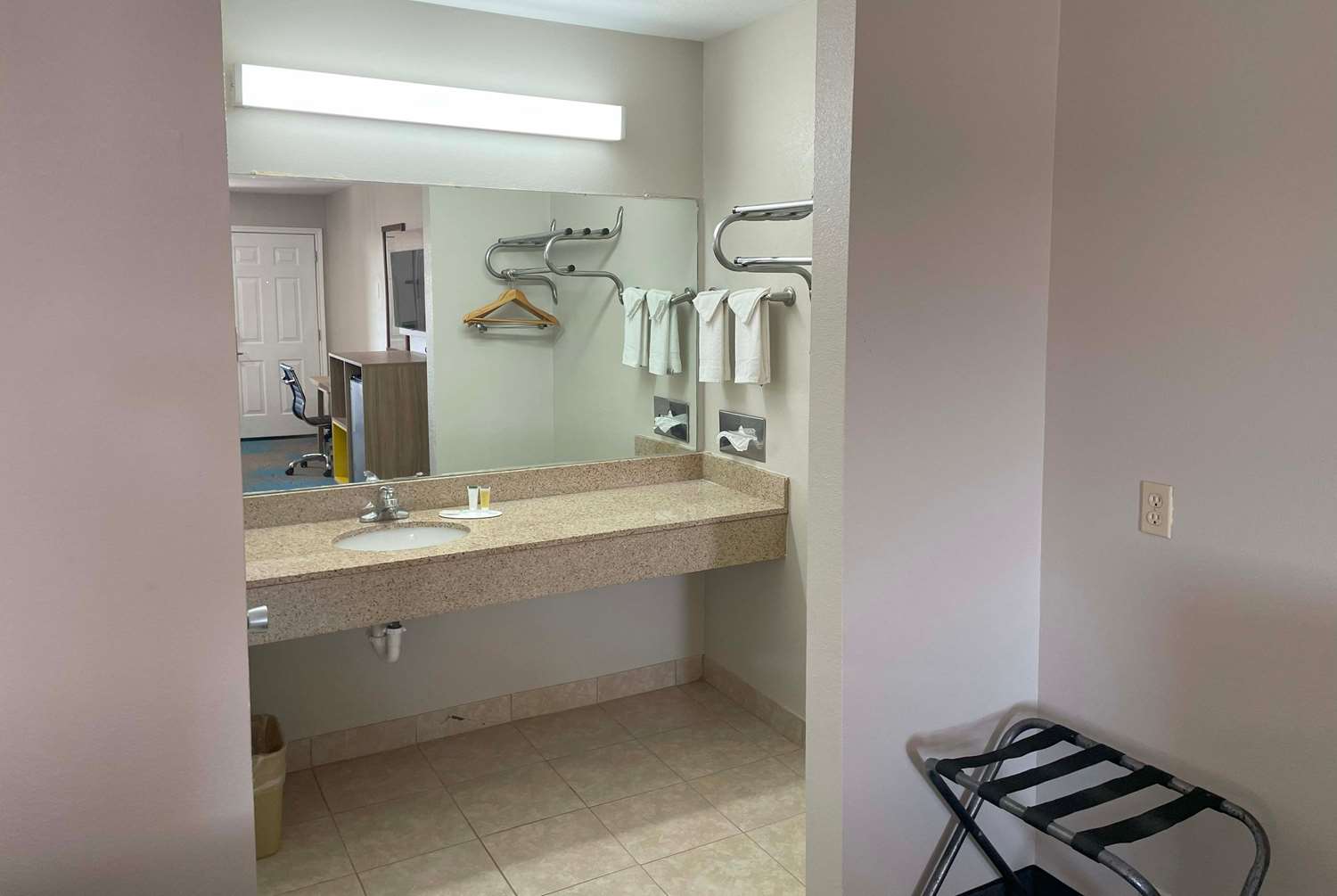 Фото Days Inn by Wyndham Temple