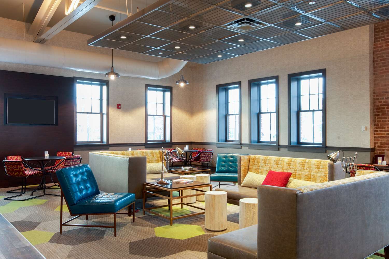 Фото Hilton Garden Inn Burlington Downtown