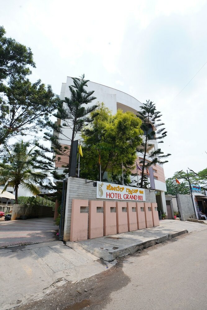 Фото Hotel Grand Bee