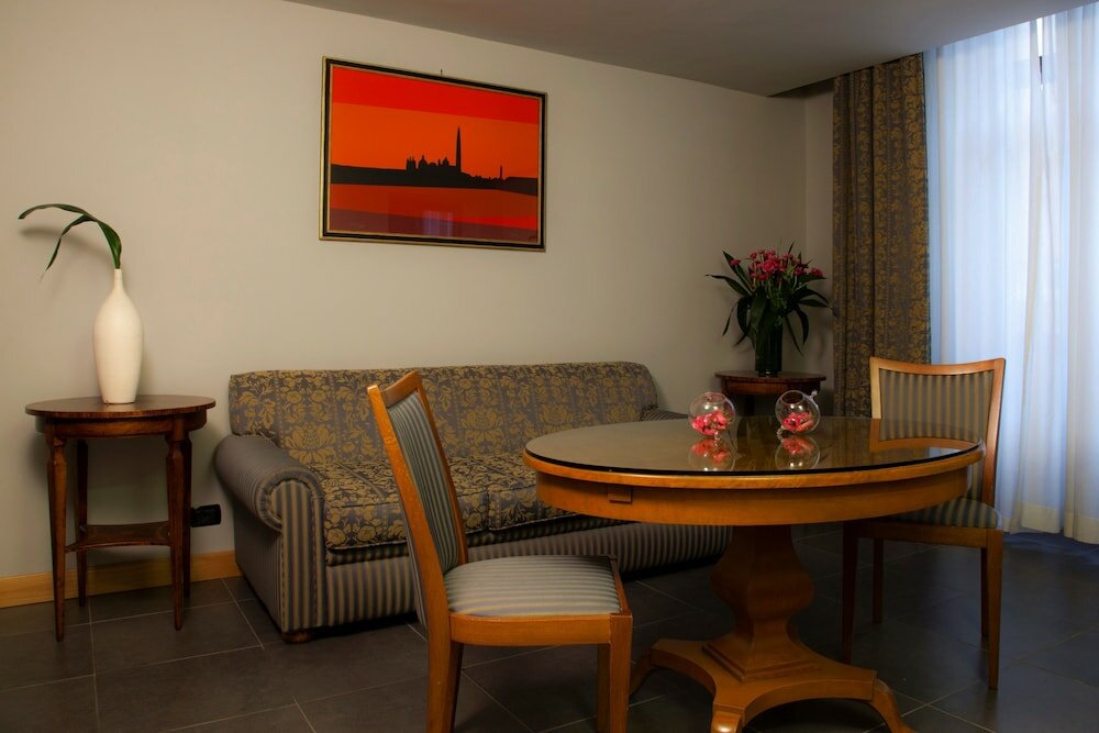 Фото Hotel Diplomatic