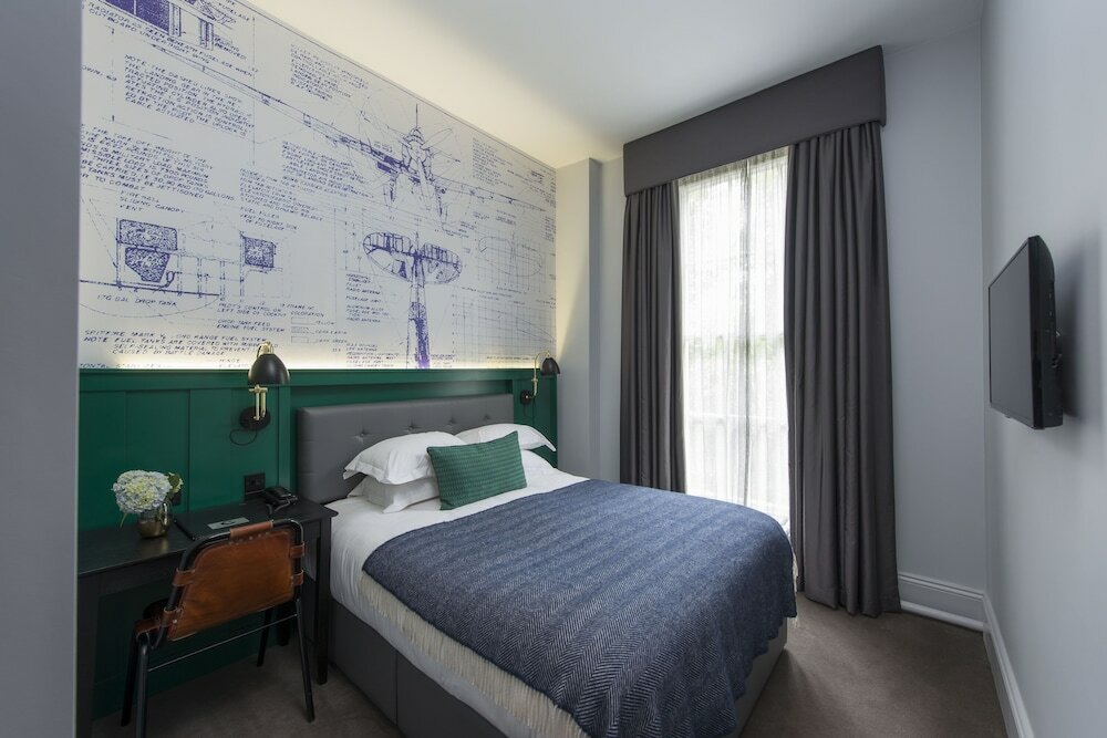 Фото The Churchill Hotel