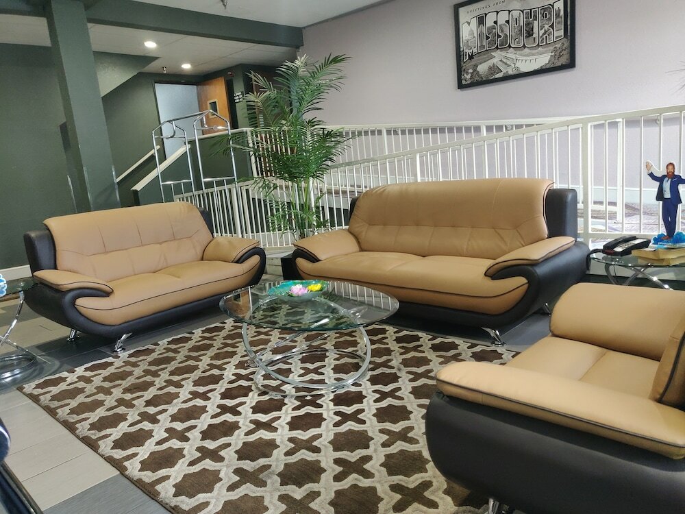 Фото Super 8 by Wyndham Kansas City